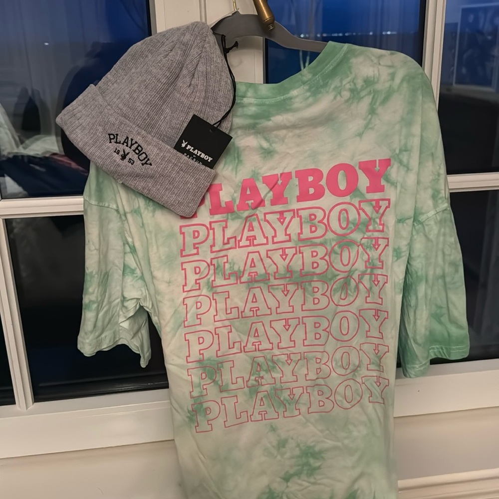 Playboy T-shirt with Playboy beanie